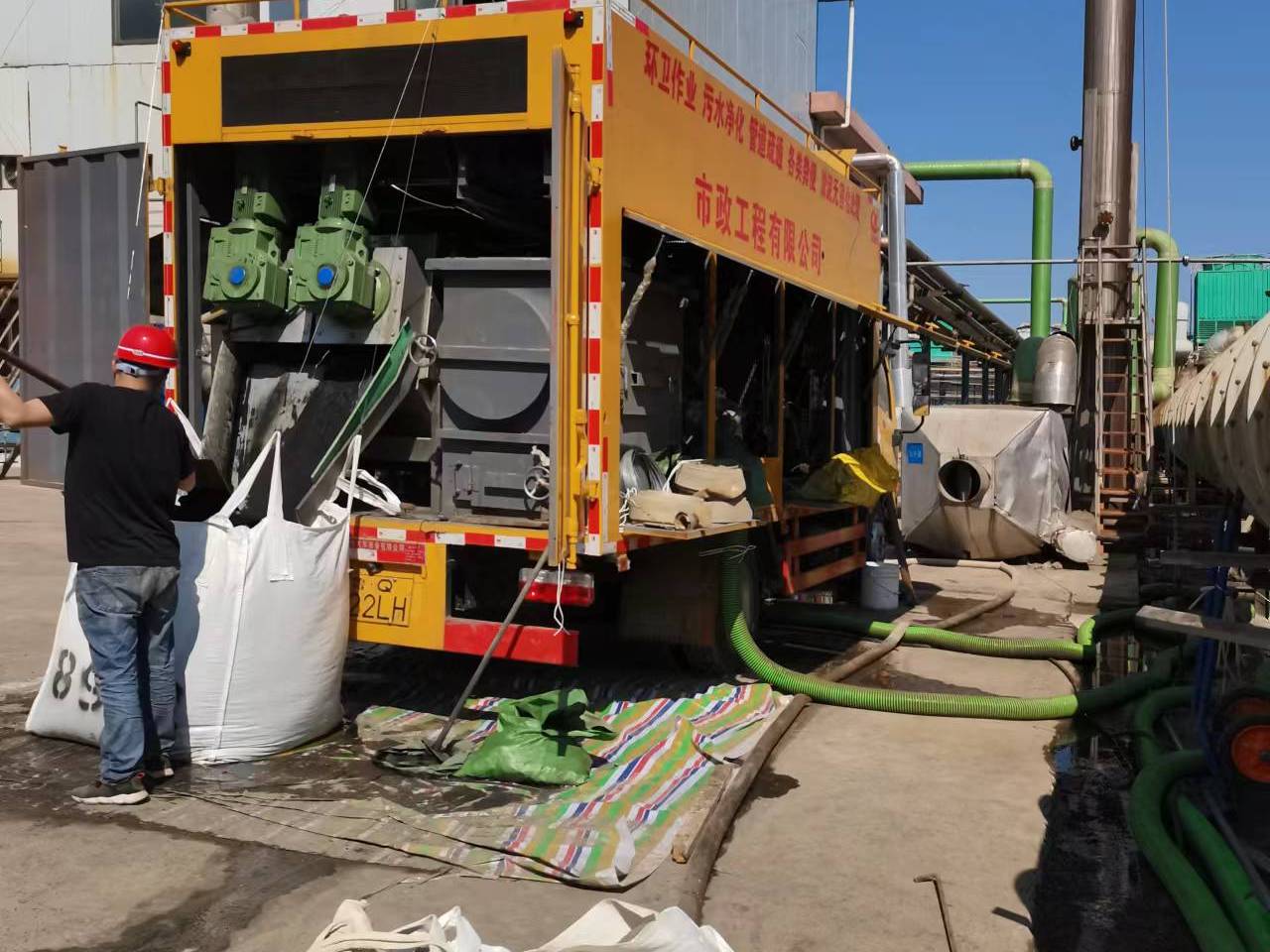 滨湖淤泥压干处理